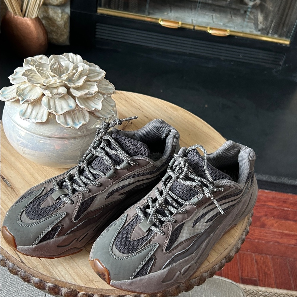 Adidas Yeezy Boost 700 V2 Geode Size 9.5 W 8 M EG6860 Brown OG Low #121615114